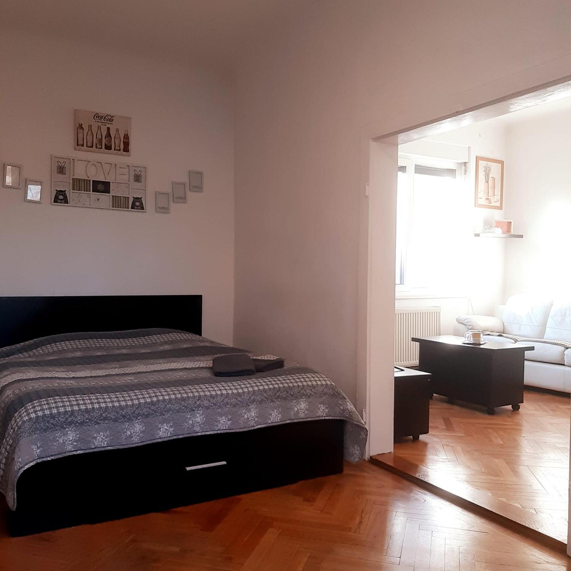 Apartment Pops 2 *